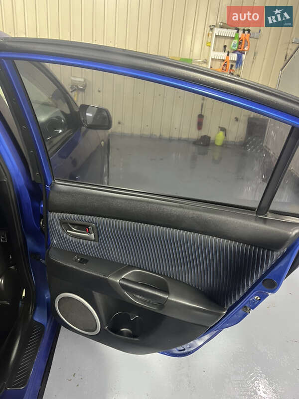 Седан Mazda 3 2005 в Каменском