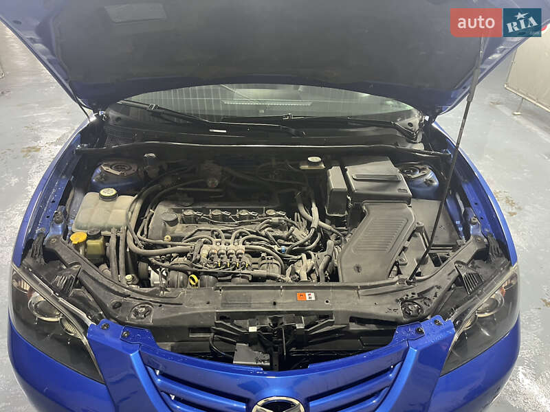 Седан Mazda 3 2005 в Каменском