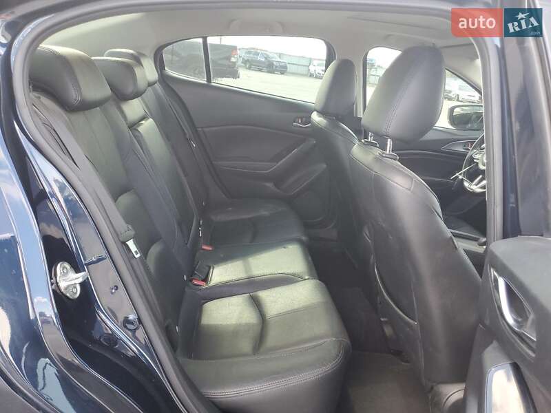 Седан Mazda 3 2018 в Киеве