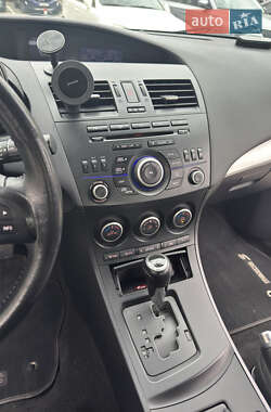 Седан Mazda 3 2013 в 
