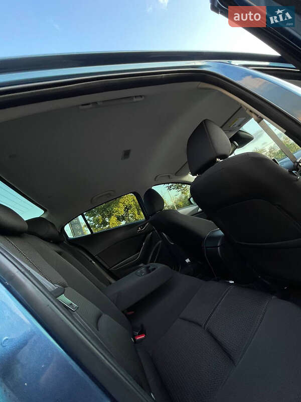 Седан Mazda 3 2018 в Запоріжжі