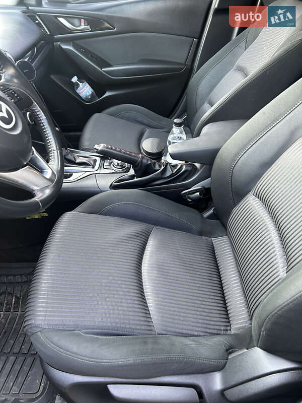 Седан Mazda 3 2014 в Львове