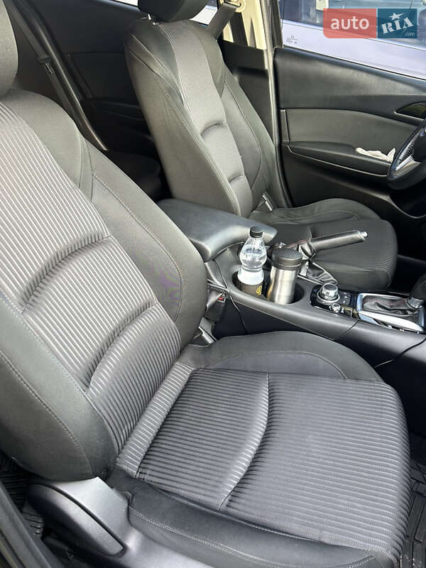 Седан Mazda 3 2014 в Львове