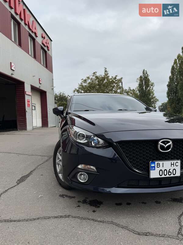 Седан Mazda 3 2015 в Полтаве