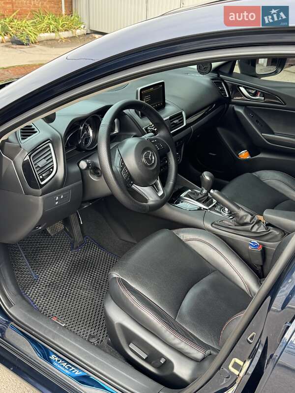 Седан Mazda 3 2015 в Полтаве