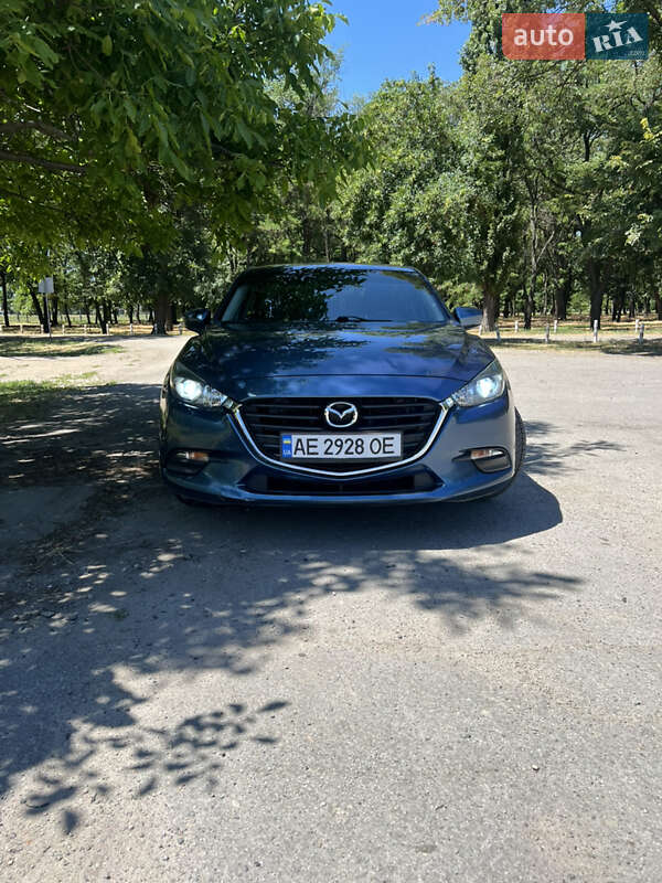 Седан Mazda 3 2016 в Павлограде