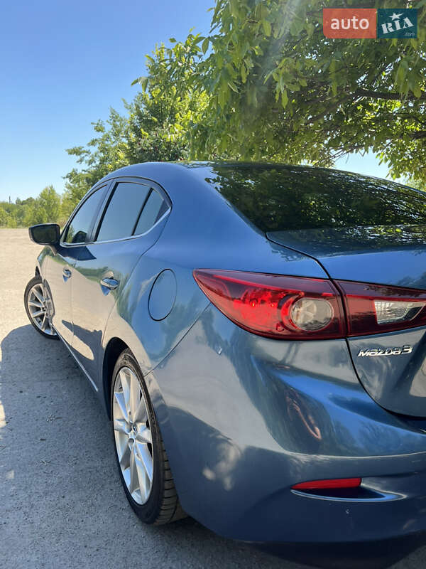 Седан Mazda 3 2016 в Павлограде