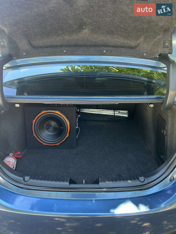 Седан Mazda 3 2016 в Павлограде