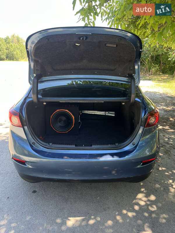 Седан Mazda 3 2016 в Павлограде
