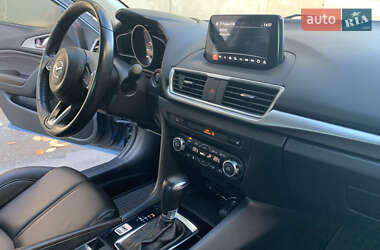 Седан Mazda 3 2017 в Днепре