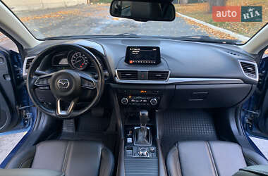 Седан Mazda 3 2017 в Днепре