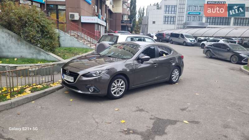 Седан Mazda 3 2014 в Киеве