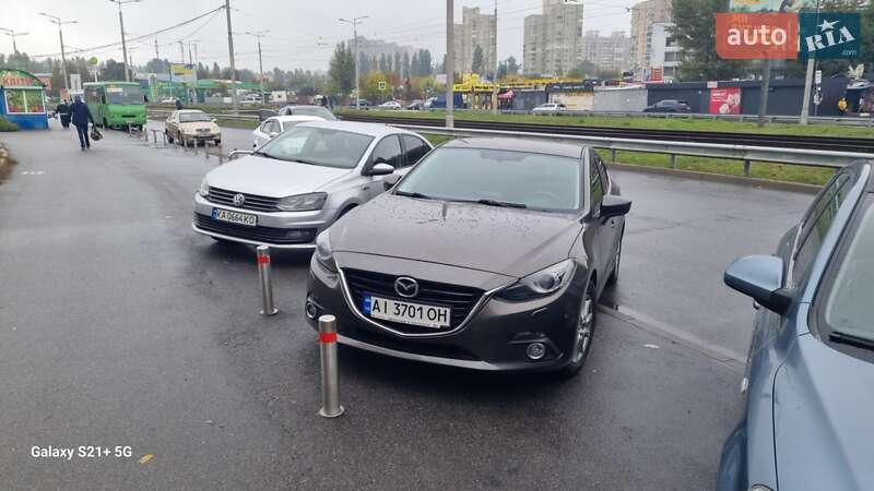 Седан Mazda 3 2014 в Киеве