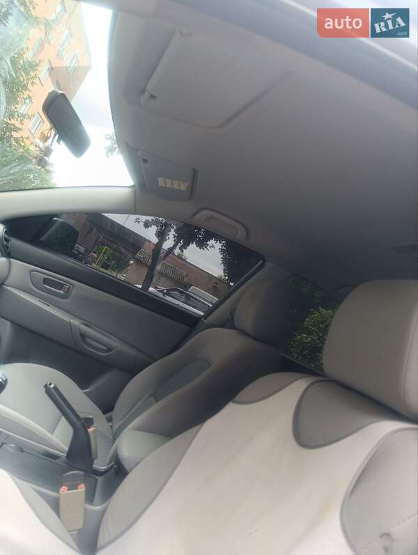 Седан Mazda 3 2005 в Ужгороді