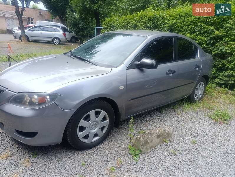 Седан Mazda 3 2005 в Ужгороді