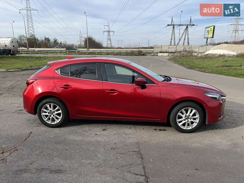 Хэтчбек Mazda 3 2016 в Киеве