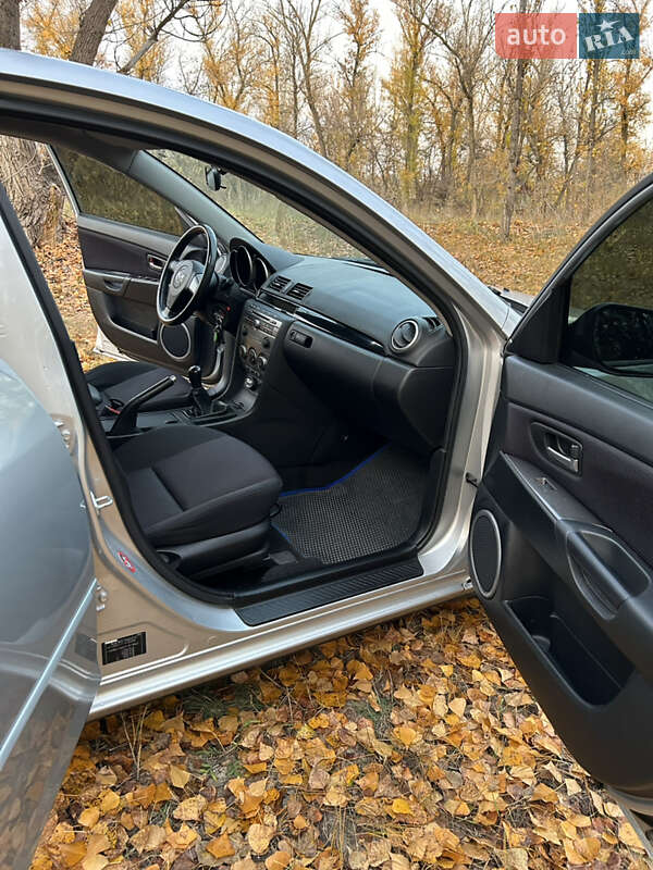 Хэтчбек Mazda 3 2006 в Днепре