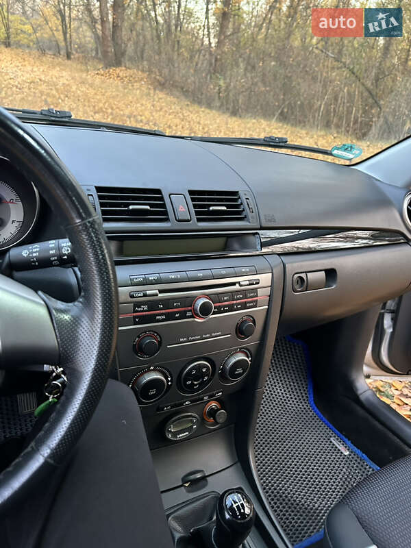 Хэтчбек Mazda 3 2006 в Днепре