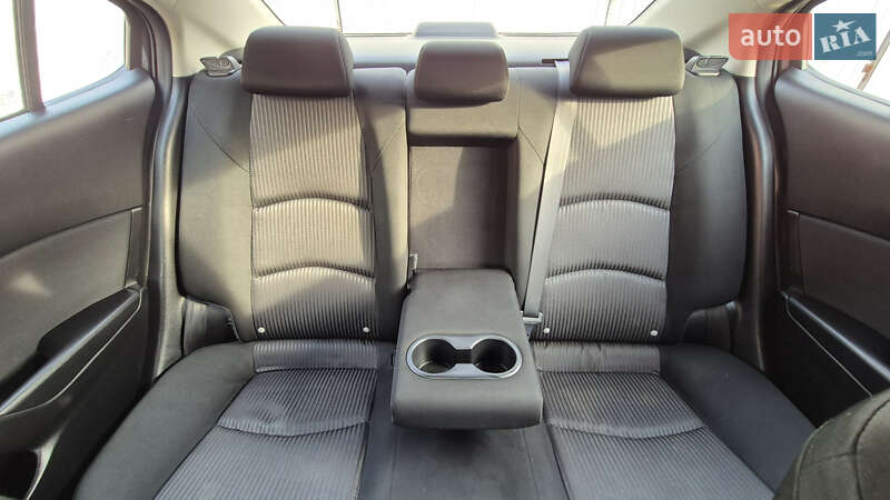 Седан Mazda 3 2016 в Киеве