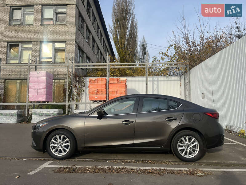 Седан Mazda 3 2016 в Киеве