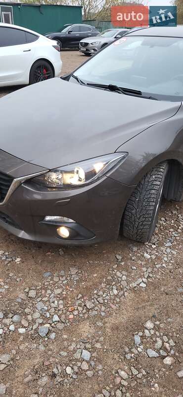 Седан Mazda 3 2016 в Киеве