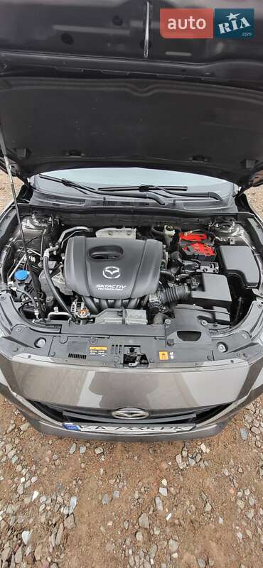 Седан Mazda 3 2016 в Киеве