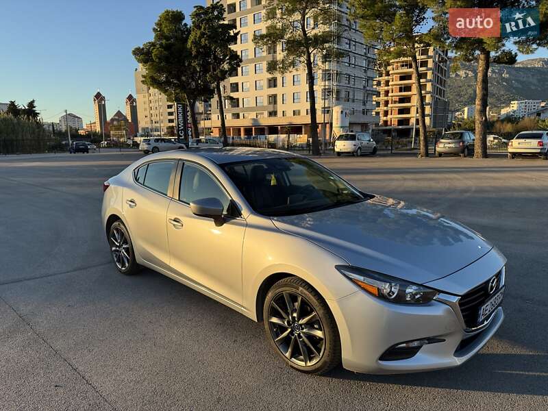 Седан Mazda 3 2018 в Киеве фото Седан Mazda 3 2018 в Киеве