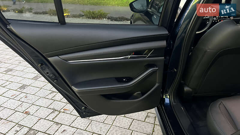 Седан Mazda 3 2022 в Львові