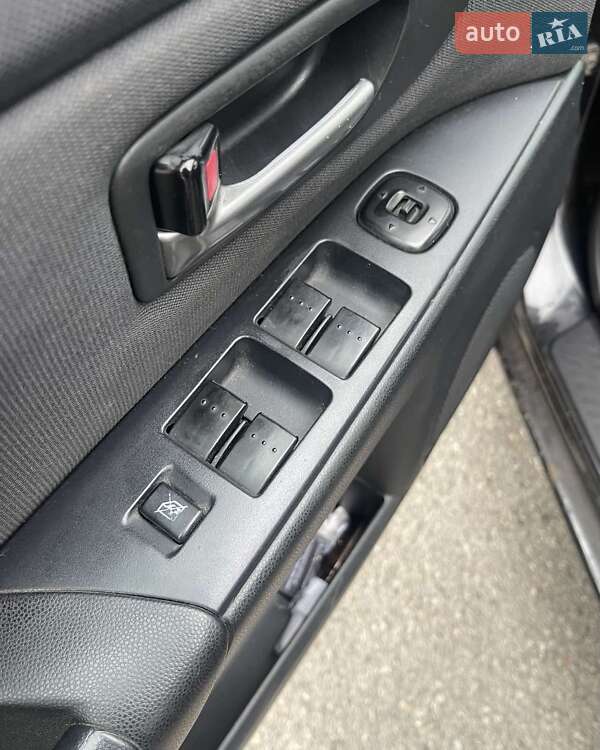 Хэтчбек Mazda 3 2004 в Киеве