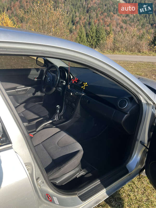 Хетчбек Mazda 3 2004 в Міжгір'ї