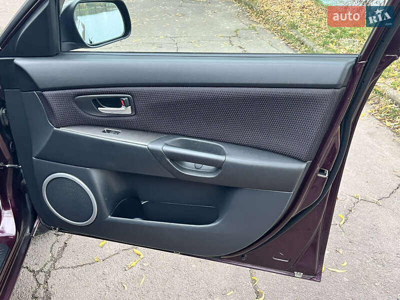 Седан Mazda 3 2007 в Ровно