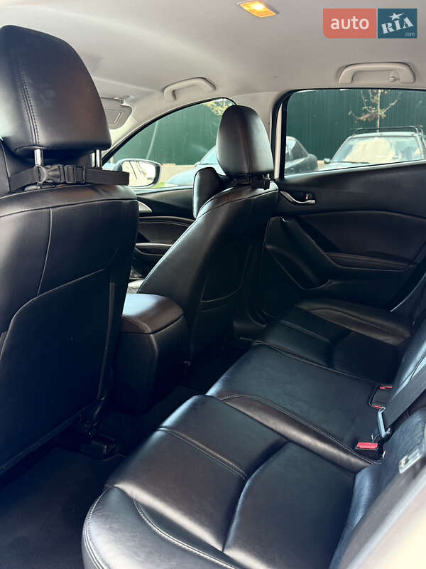 Седан Mazda 3 2017 в Софіївській Борщагівці