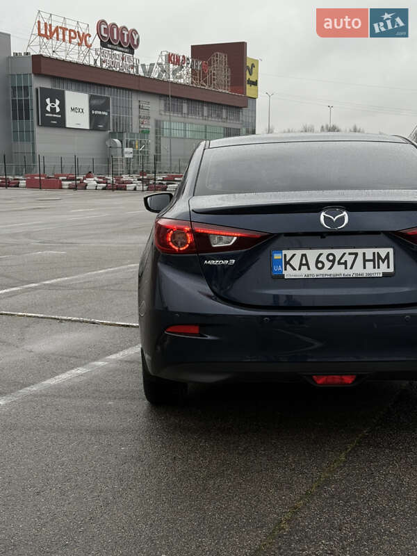 Седан Mazda 3 2017 в Киеве
