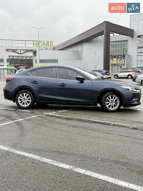 Седан Mazda 3 2017 в Киеве