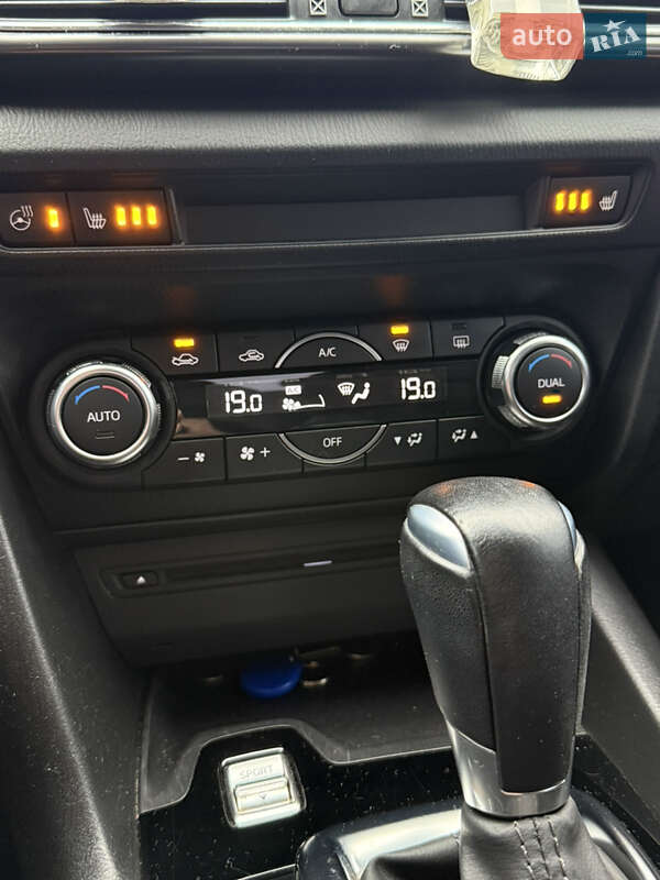 Седан Mazda 3 2017 в Киеве