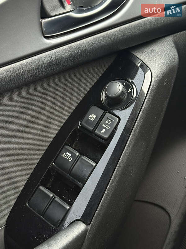 Седан Mazda 3 2017 в Киеве