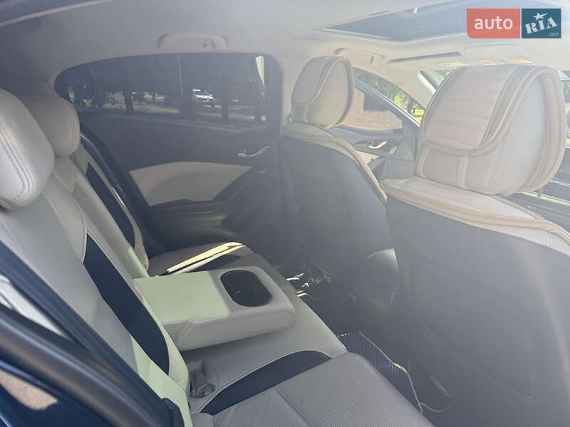 Седан Mazda 3 2013 в Кривому Розі