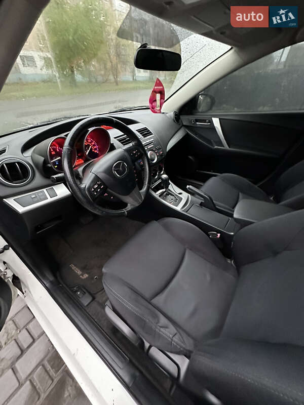 Седан Mazda 3 2010 в Дніпрі
