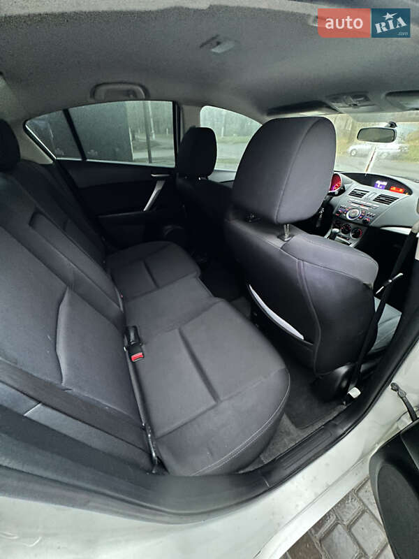 Седан Mazda 3 2010 в Дніпрі
