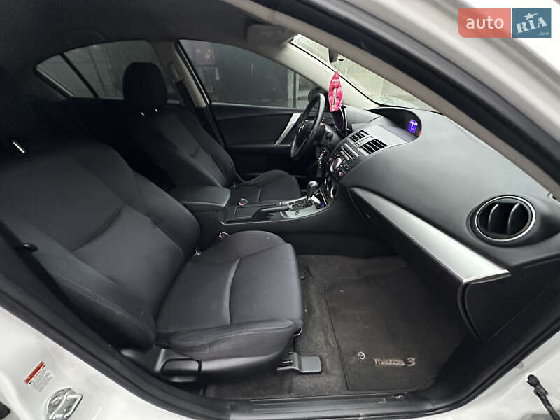 Седан Mazda 3 2010 в Дніпрі