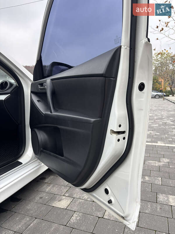 Хетчбек Mazda 3 2010 в Ужгороді фото 15 Хетчбек Mazda 3 2010 в Ужгороді