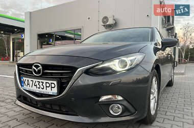 Седан Mazda 3 2016 в Киеве