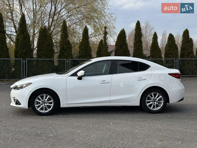 Седан Mazda 3 2016 в Смілі