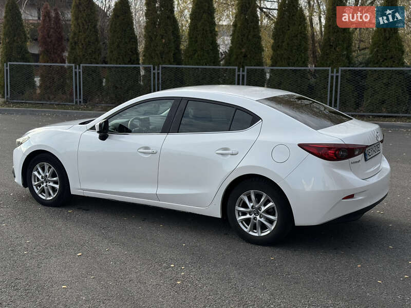 Седан Mazda 3 2016 в Смілі