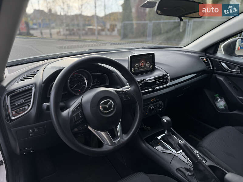 Седан Mazda 3 2016 в Смілі