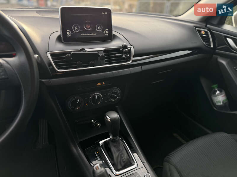 Седан Mazda 3 2016 в Смілі