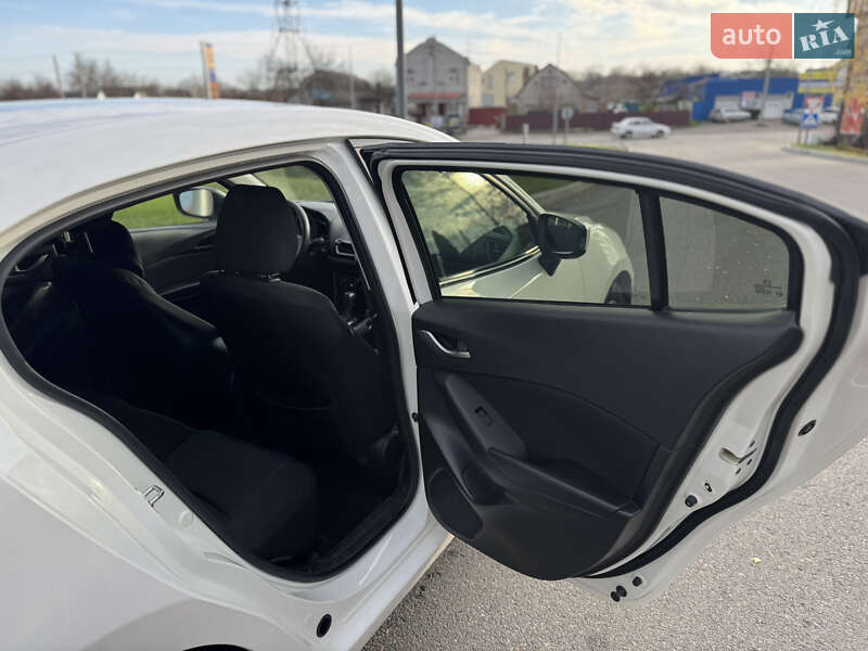 Седан Mazda 3 2016 в Смілі