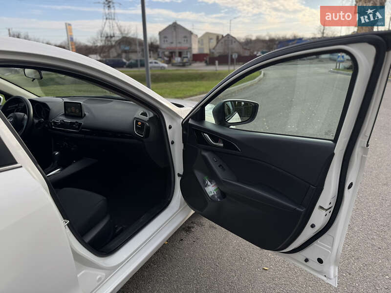 Седан Mazda 3 2016 в Смілі