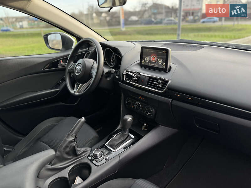 Седан Mazda 3 2016 в Смілі