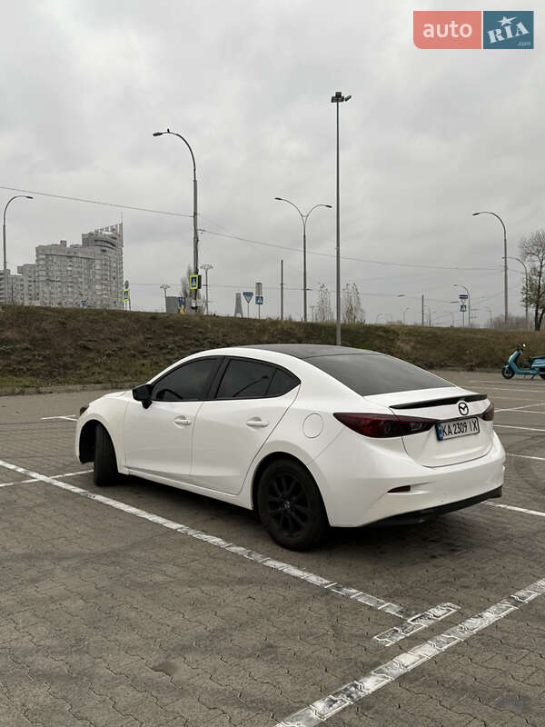 Седан Mazda 3 2017 в Киеве